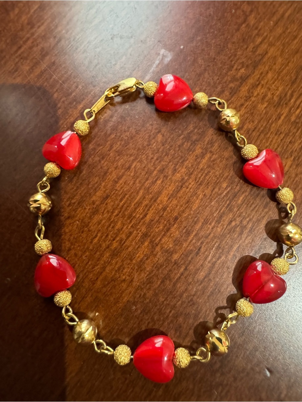 Source Unknown Red Heart Bead Bracelet with Gold Accents
